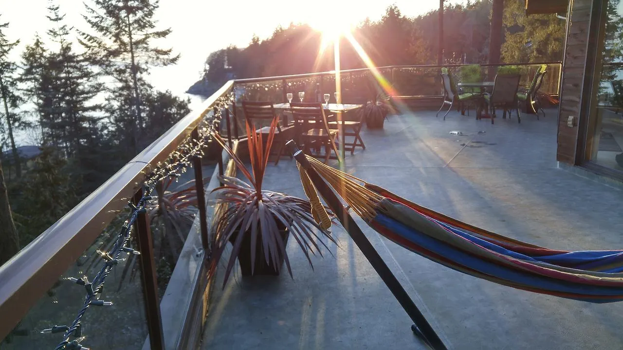 Sunshine Coast Treetop B&B Sechelt Canada