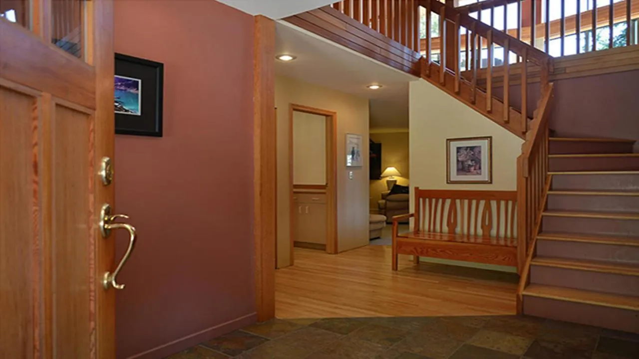 Sunshine Coast Treetop B&B Sechelt 3*,  Canada