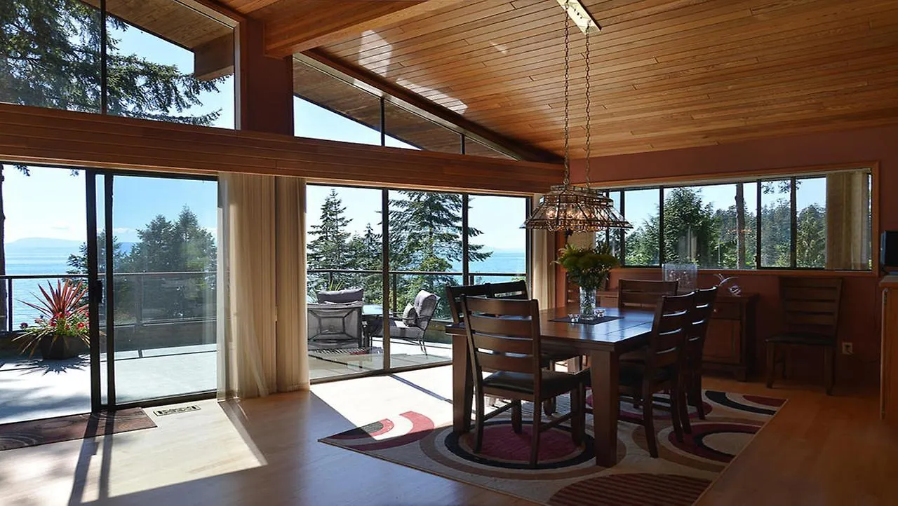 Sunshine Coast Treetop B&B Sechelt Bed & Breakfast