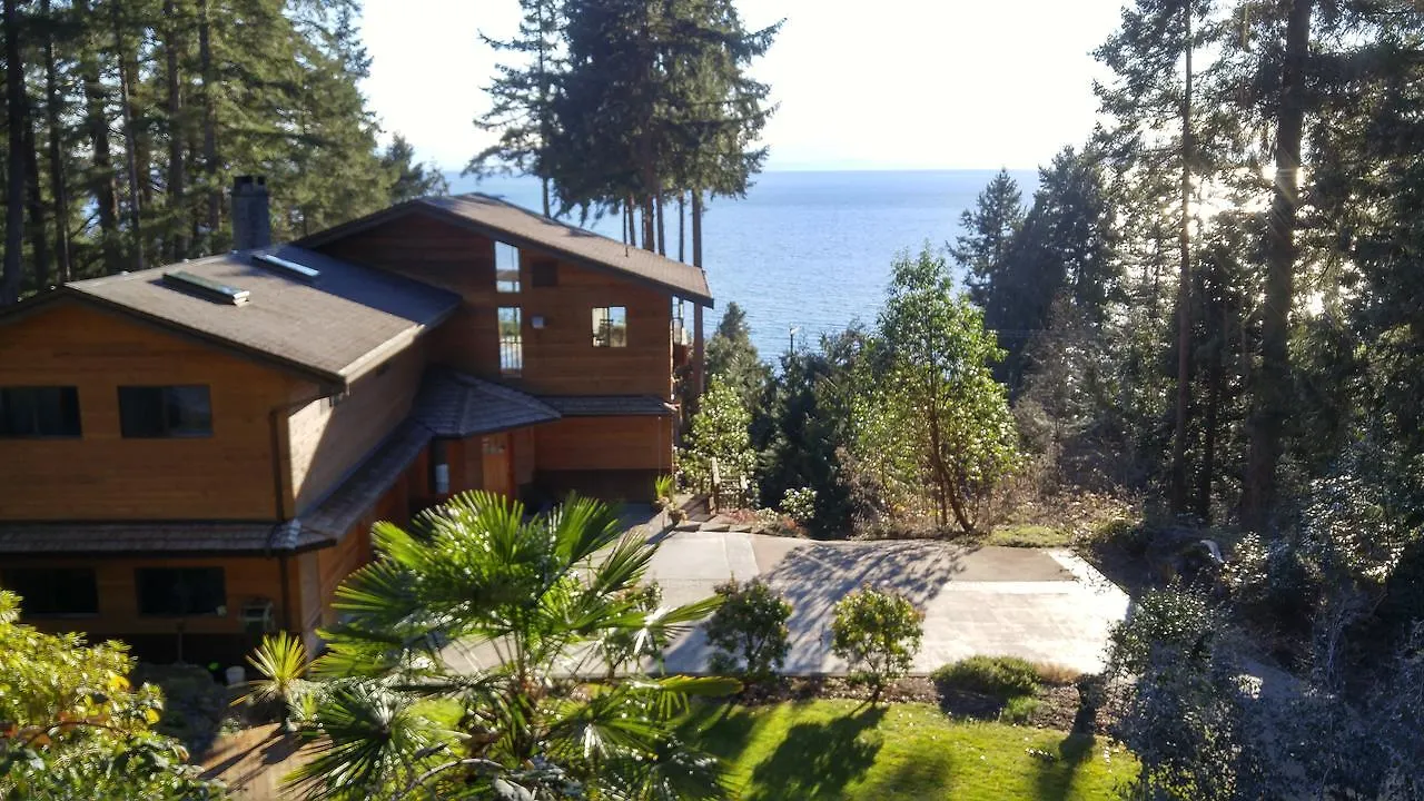 Sunshine Coast Treetop B&B Sechelt Canada