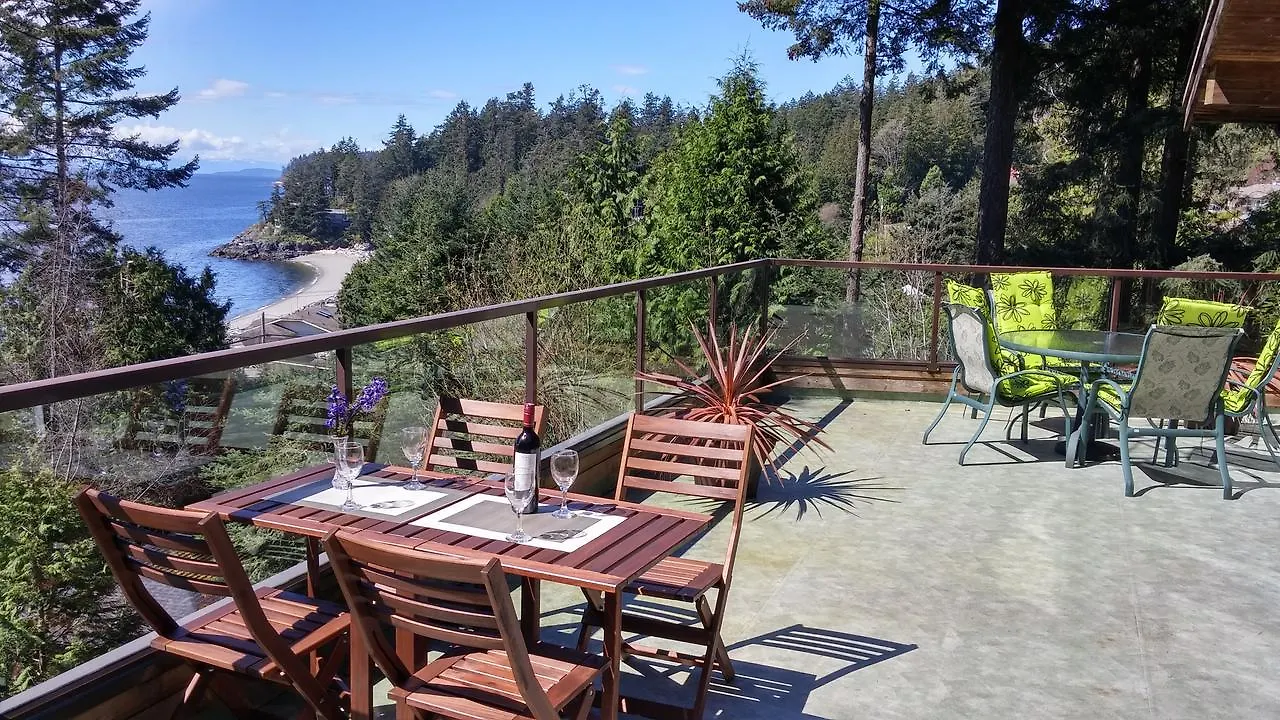 Sunshine Coast Treetop B&B Sechelt Bed & Breakfast