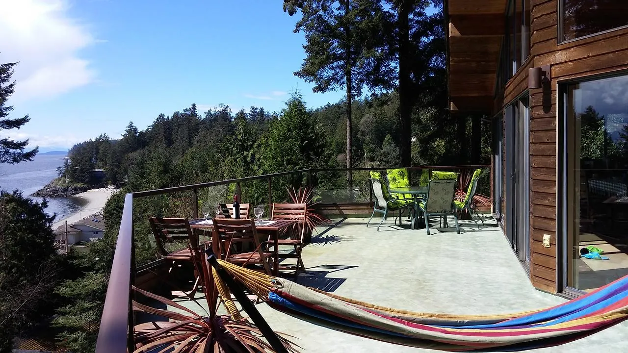 Sunshine Coast Treetop B&B Sechelt